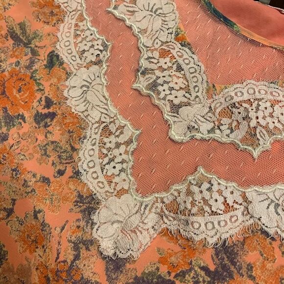 SugarLips Florence Lace Bell Sleeve Blouse Sz Medium - Picture 7 of 8